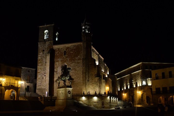 Estatua de Pizarro en la Plaza Mayor de Trujillo