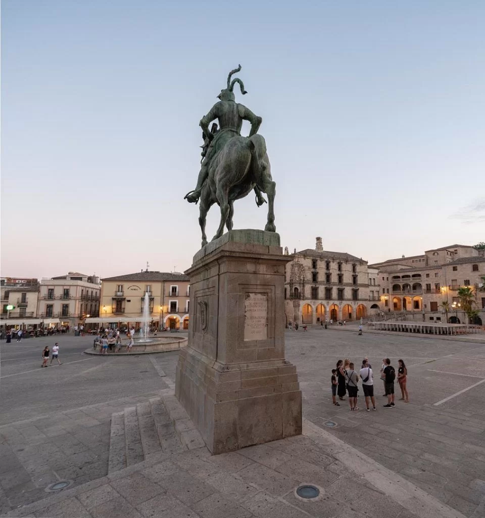 Imagen de de la Ruta Trujillo oculto por los monumentos de la localidad