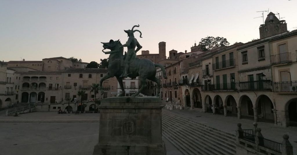 Imagen de de la Ruta Trujillo oculto por los monumentos de la localidad